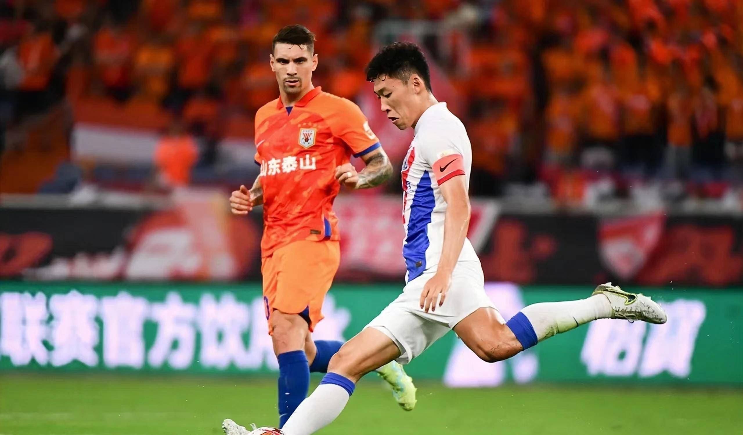 成都蓉城训练开放日，今晚绝杀压哨引欢呼，荷甲在即，高层口径保持一致